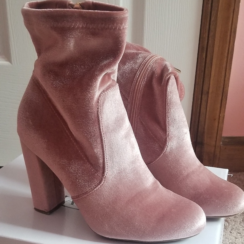 Velvet dusty rose / pink booties